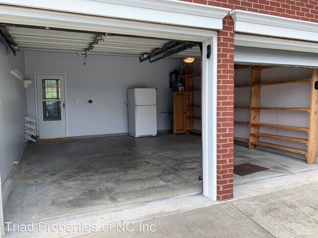 Building Photo - 4 br, 3 bath House - 1538 Pondhaven Dr