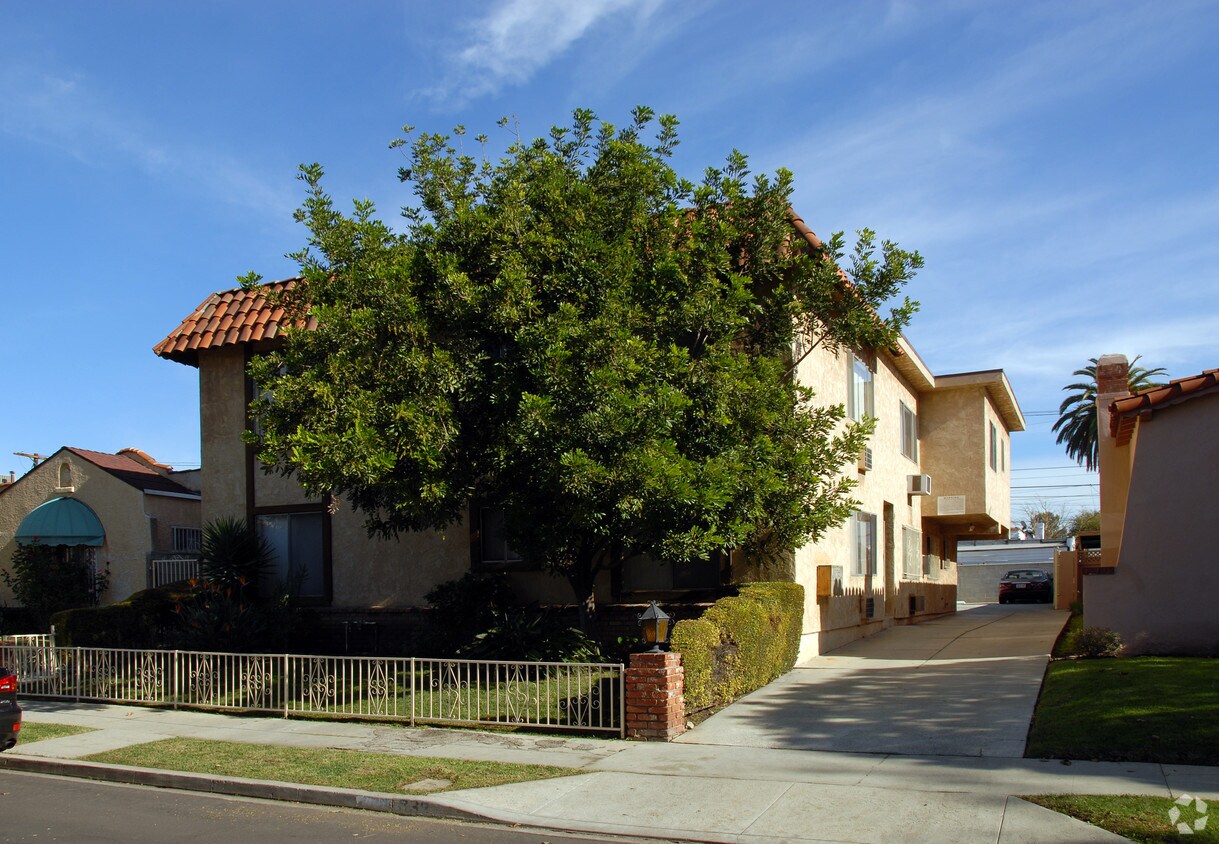 Primary Photo - 838 N Mansfield Ave
