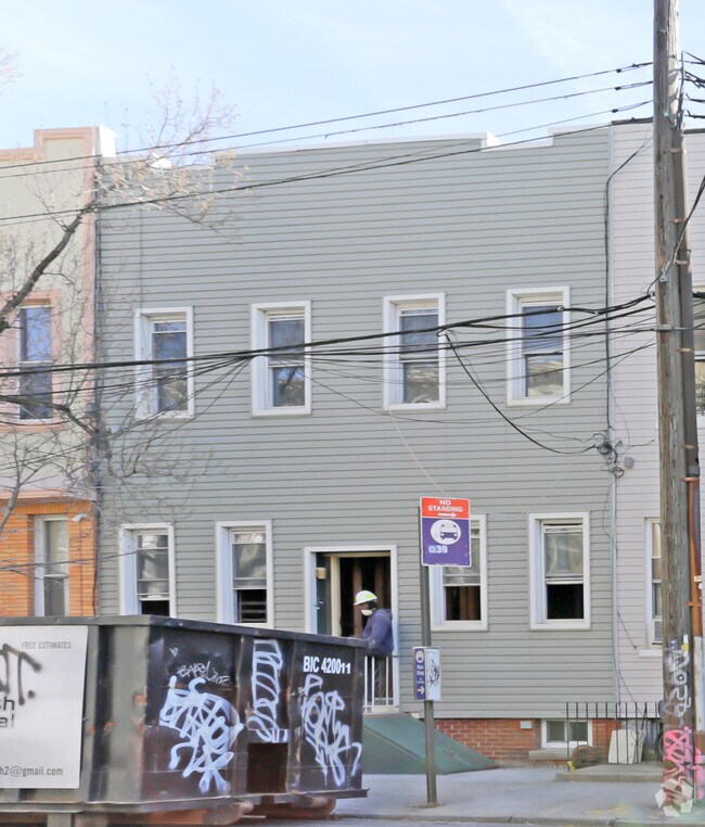 Building Photo - 6807 Forest Ave