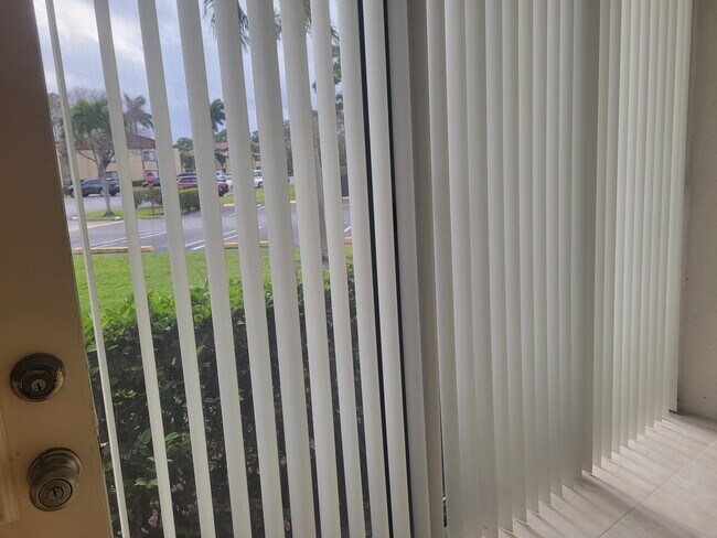 Foto del edificio - 208 Pine HOV Cir