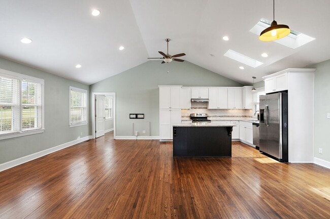 Building Photo - Incredible Inglewood House w/ beautiful hi...