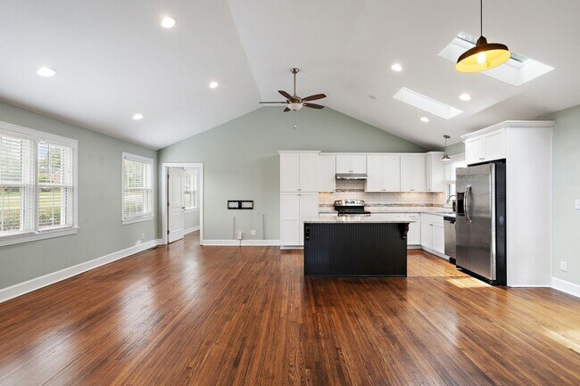 Foto del edificio - Incredible Inglewood House w/ beautiful hi...