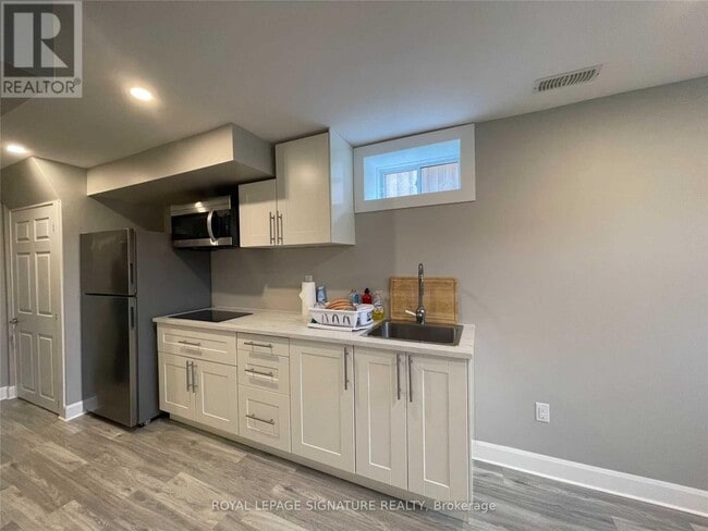 Building Photo - 174 Wagner Crescent