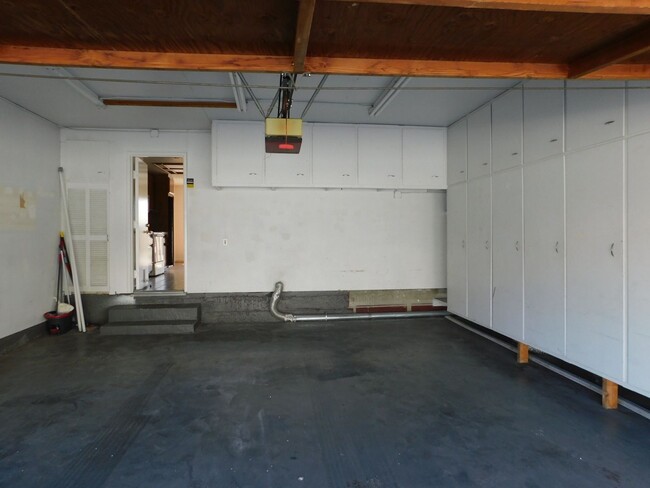 Building Photo - 3-Bedroom 2.5-Bathroom 2 story Condo In An...