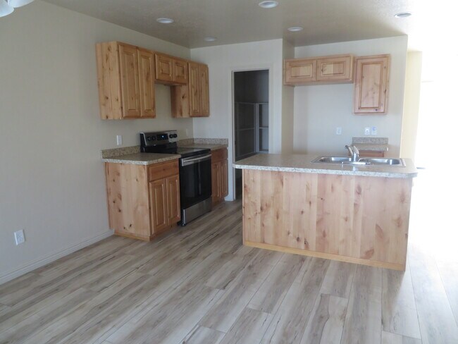 Building Photo - 423 Firestone Dr