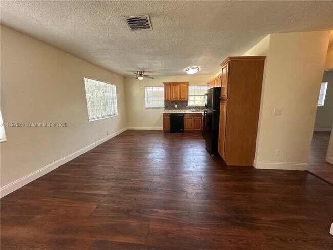 Foto del edificio - 5420 NE 22nd Terrace