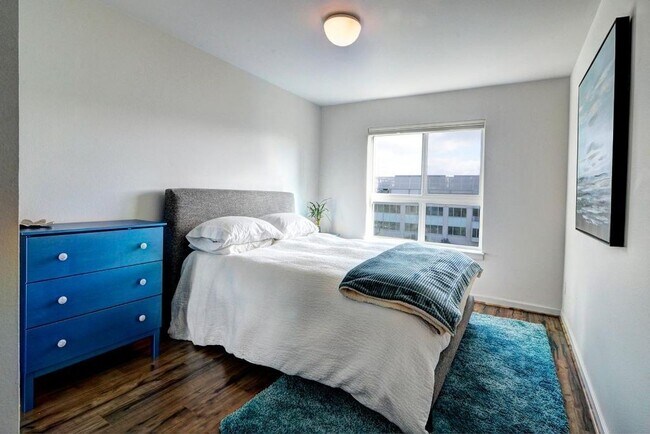 Foto del edificio - Furnished Condo with beautiful Lake Union ...