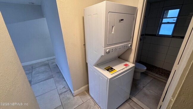 Foto del edificio - 1245 W 30th St