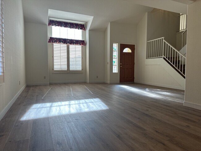 Building Photo - 4-Bedroom 2.5 Bath Home With Brand New Flo...
