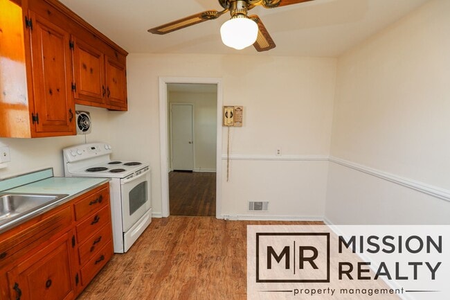 Building Photo - COMING SOON - 3 BED 1 BATH RANCH HOME IN M...