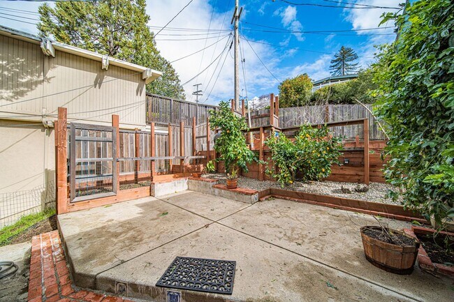 Building Photo - Introducing the Shepherd Canyon Flat – You...