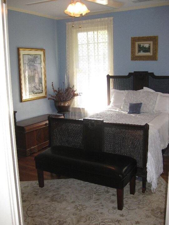 Building Photo - 702 Anderson St