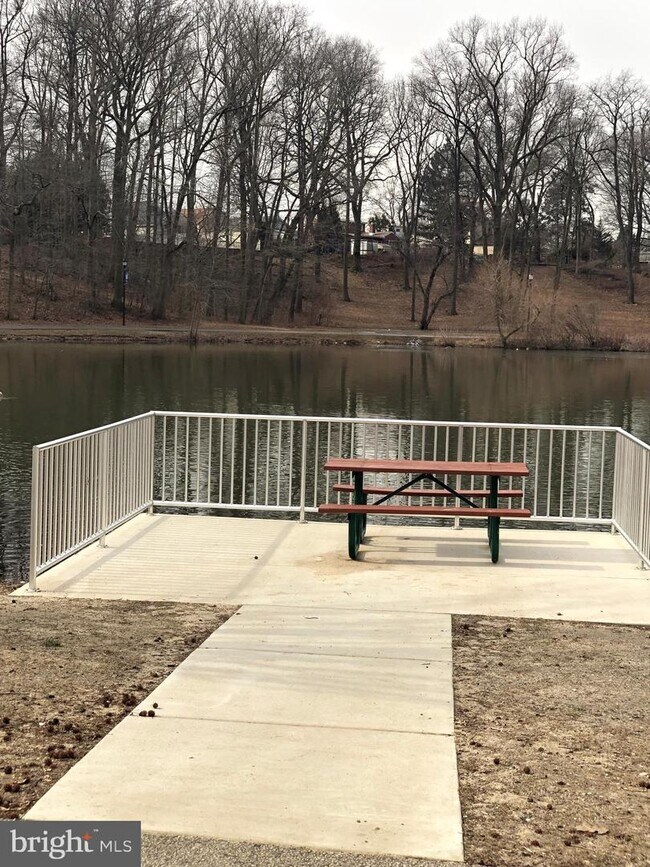 Foto del edificio - 604 Maple Ave