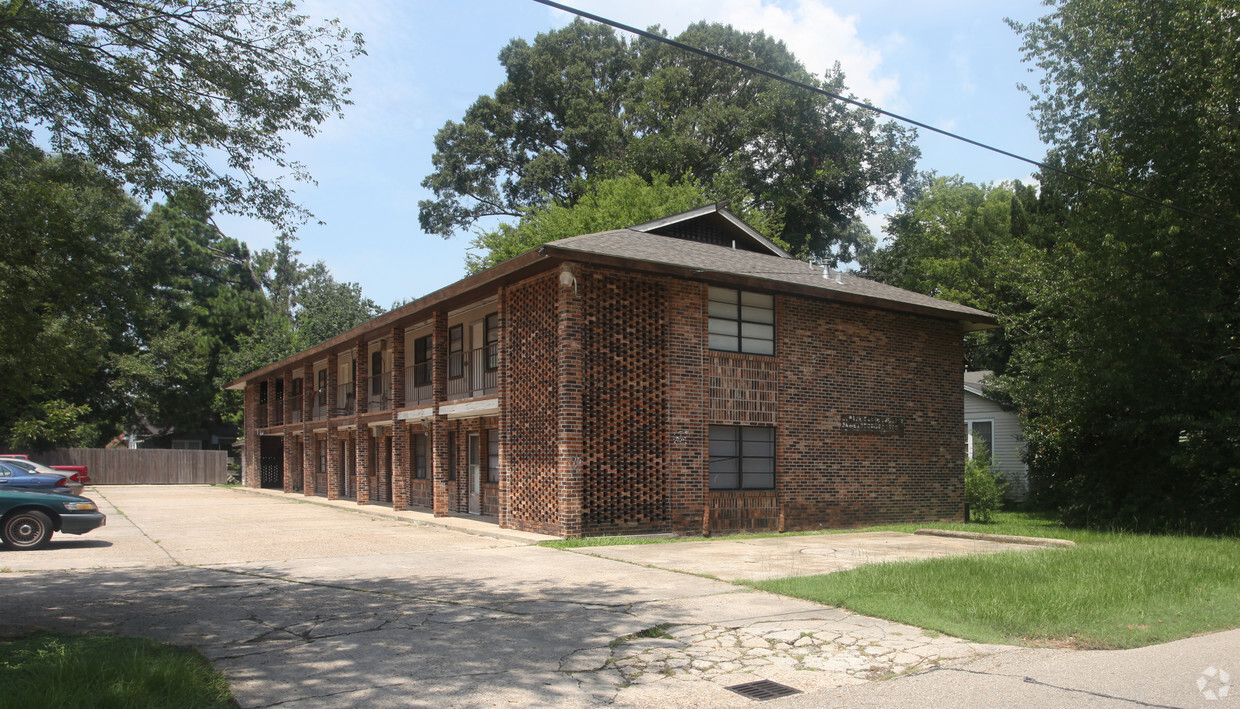 Primary Photo - 268 East Dr