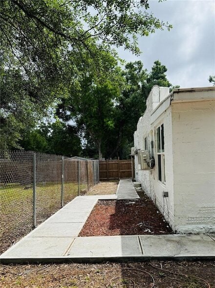 Building Photo - 2610 N 59th St