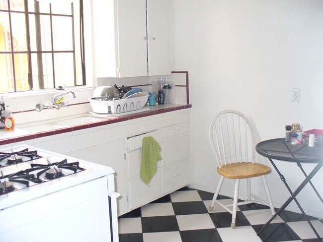 Kitchen - 639 Rose Ave