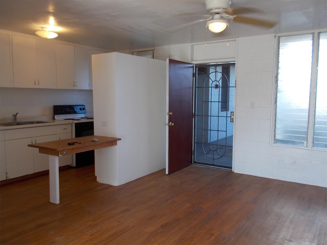 Primary Photo - 55 Walker Ave