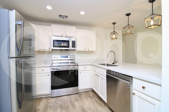 Building Photo - 2129 N Villas Ln