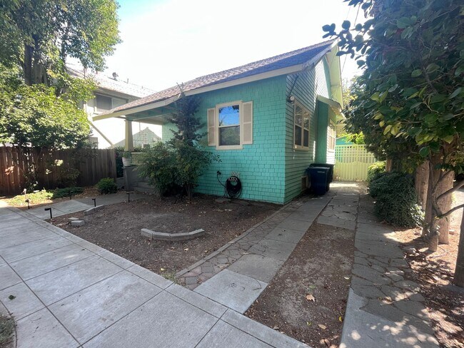Foto del edificio - Beautiful 2bed 1bath home in Downtown Sacramento