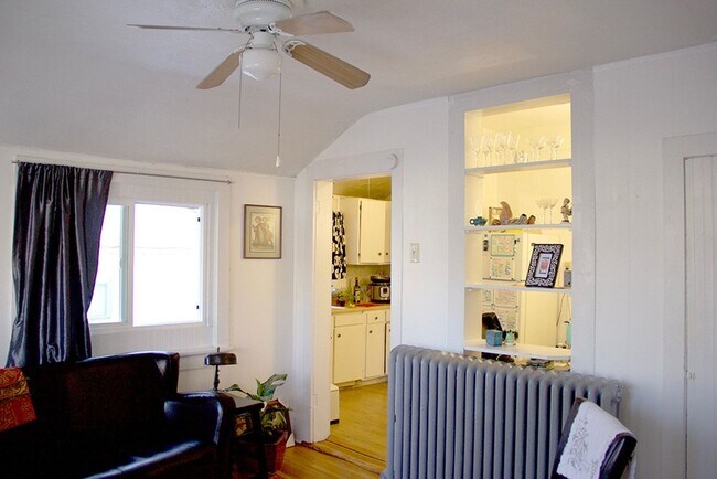 Building Photo - 205 N Sherwood 1