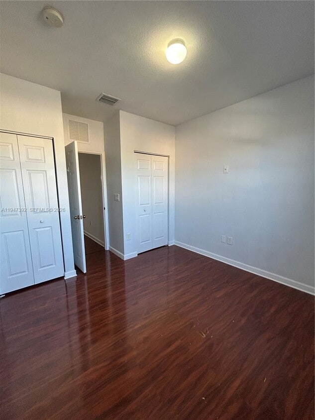 Building Photo - 1575 NE 33rd Ave