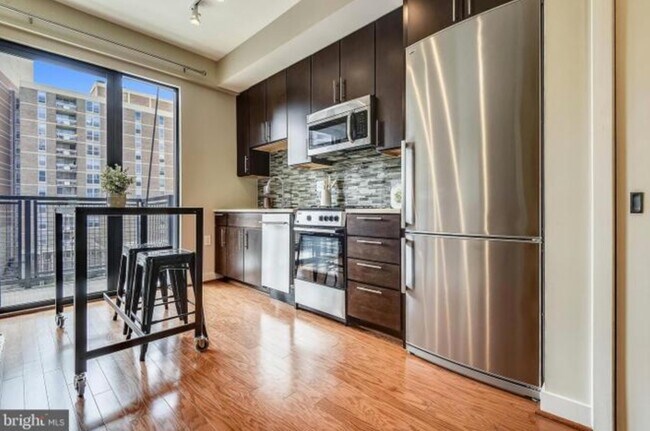 Foto del edificio - 1320 Fenwick Ln