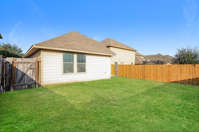 Foto del edificio - 7523 Whispine