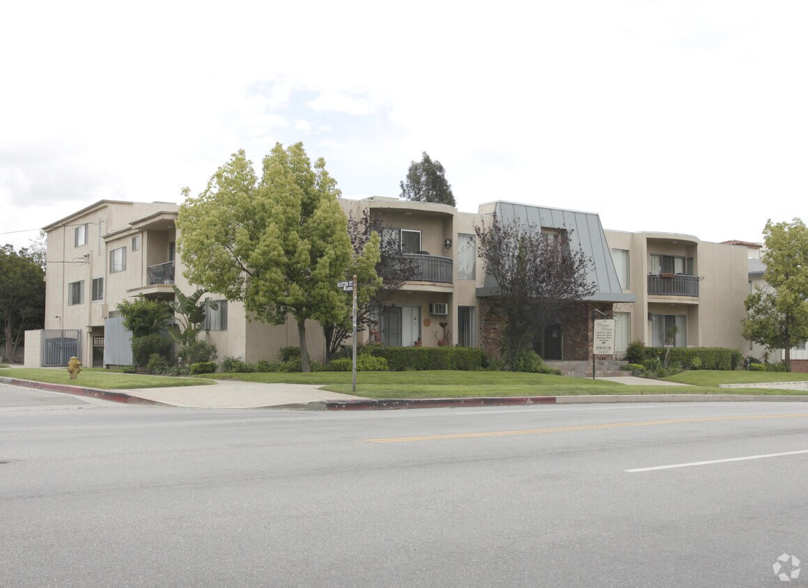 Primary Photo - 4850 Whitsett Ave