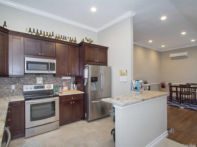 Building Photo - 11 Pratt St