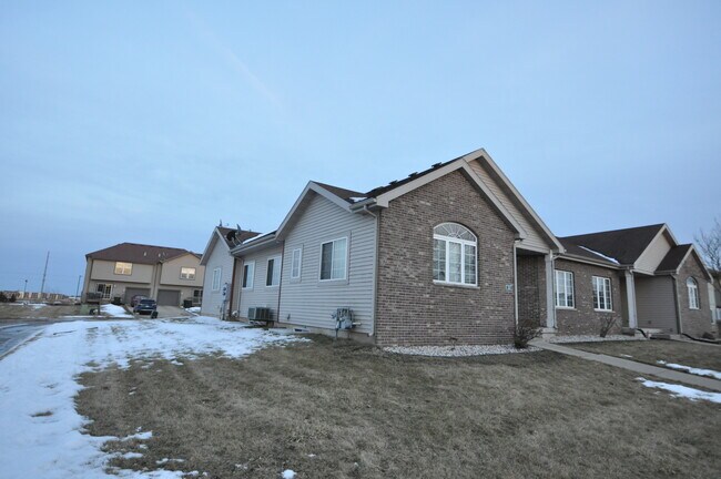 Building Photo - 213 Tall Grass Trl