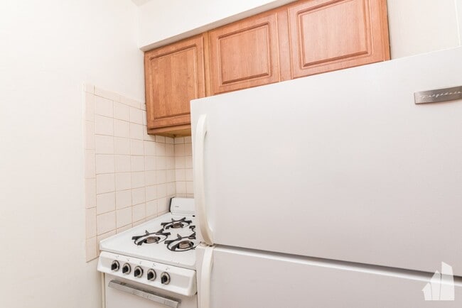 Building Photo - 535 W Briar Pl