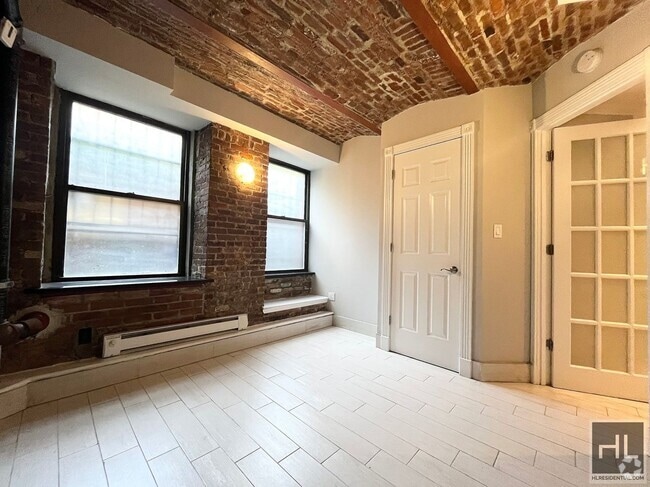 Building Photo - STYLISH + UNIQUE 2 BED WITH PRIVATE PATIO ...