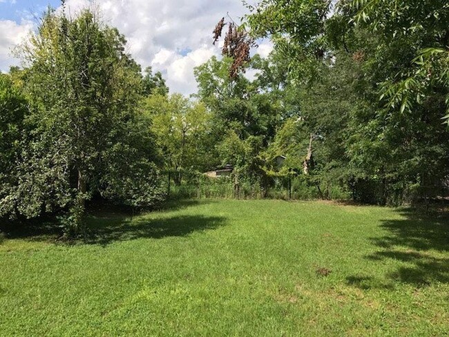 Fenced Backyard - 1925 Telfair St