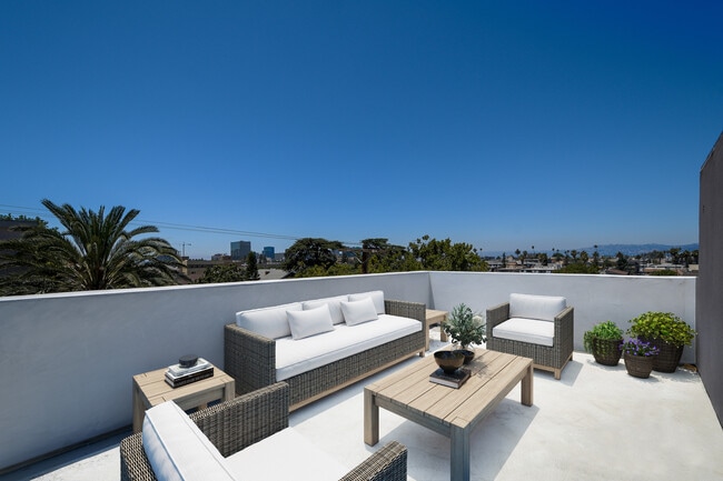 Virtually Staged - 140-142 S Coronado St