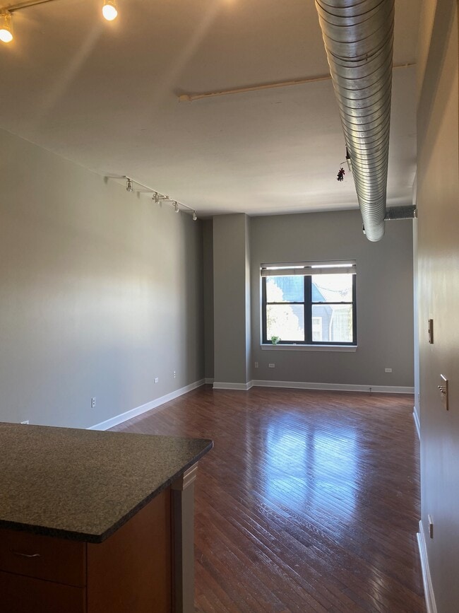 Building Photo - 3125 W Fullerton Ave