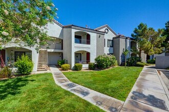 Building Photo - 950 Seven Hills Dr