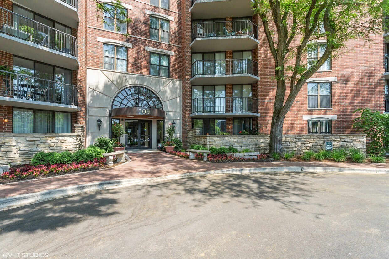 509 Aurora Ave Unit 308, Naperville, IL 60540 Condo for Rent in