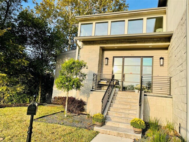 Building Photo - 922 T C Jester Blvd