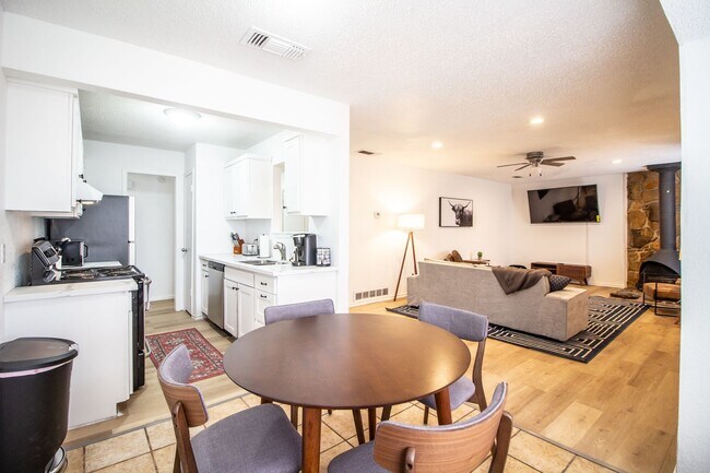 Foto del edificio - 3 bedroom 2 bathroom in Frenship!