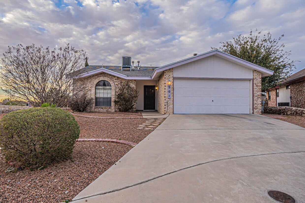 Primary Photo - 501 Legacy Ct