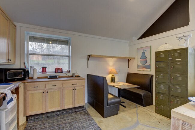 Building Photo - 113 Neese Dr