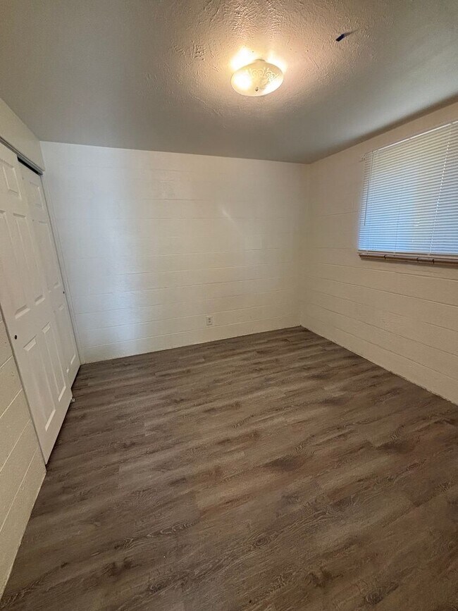 Foto del edificio - Charming 5-Unit Apartment Community in the...