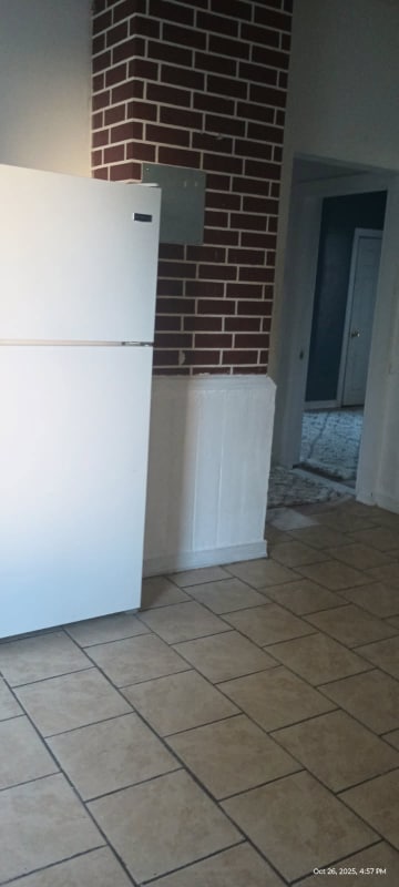 Building Photo - 650 Cranston St