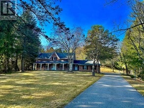 Building Photo - 8 Blue Grass Dr