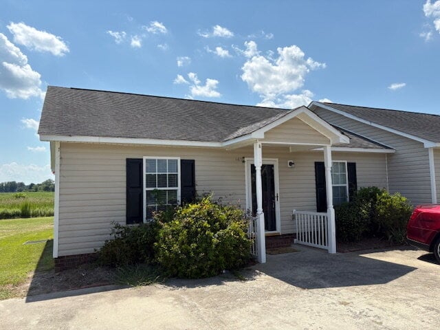"Charming 2-Bed, 2-Bath Duplex in Ayden, N... - "Charming 2-Bed, 2-Bath Duplex in Ayden, N... Apartment