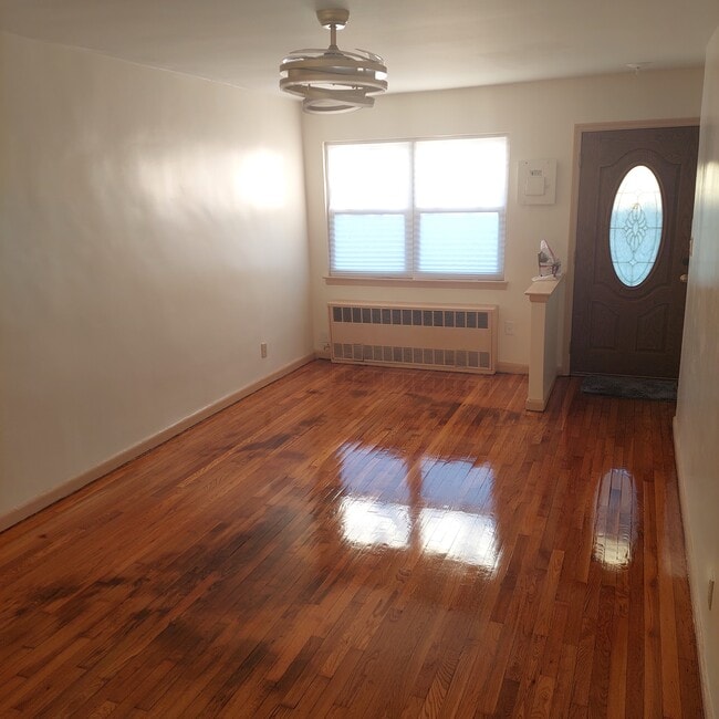 Building Photo - 745 E 101st St