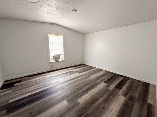 Foto del edificio - 1594 Dixon Rd