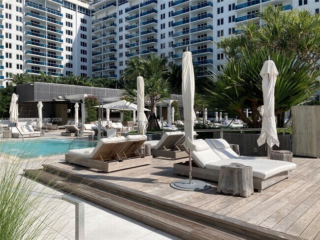 Building Photo - 2301 Collins Ave