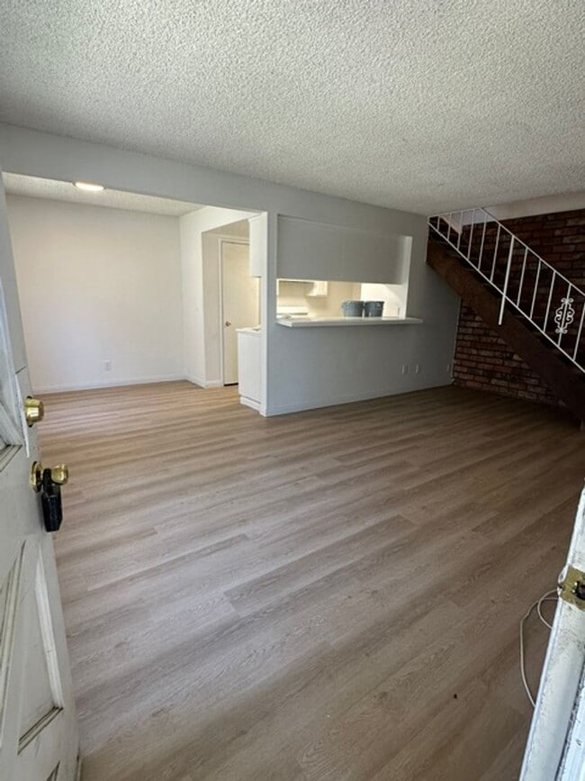 Foto del edificio - $300 MOVE-IN BONUS! 2 BEDROOM MARINA VILLAGE TOWNHOUSE IN PORT HUENEME