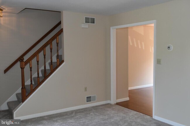 Building Photo - 6141 Haymarket Way